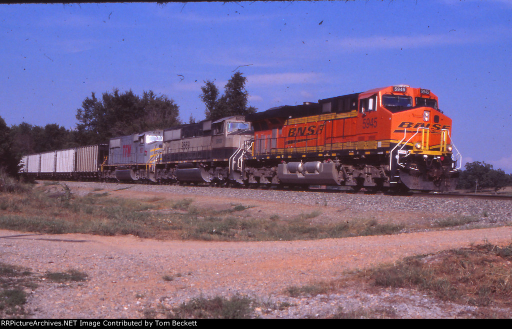 TXUX coal behind a BNSF mix